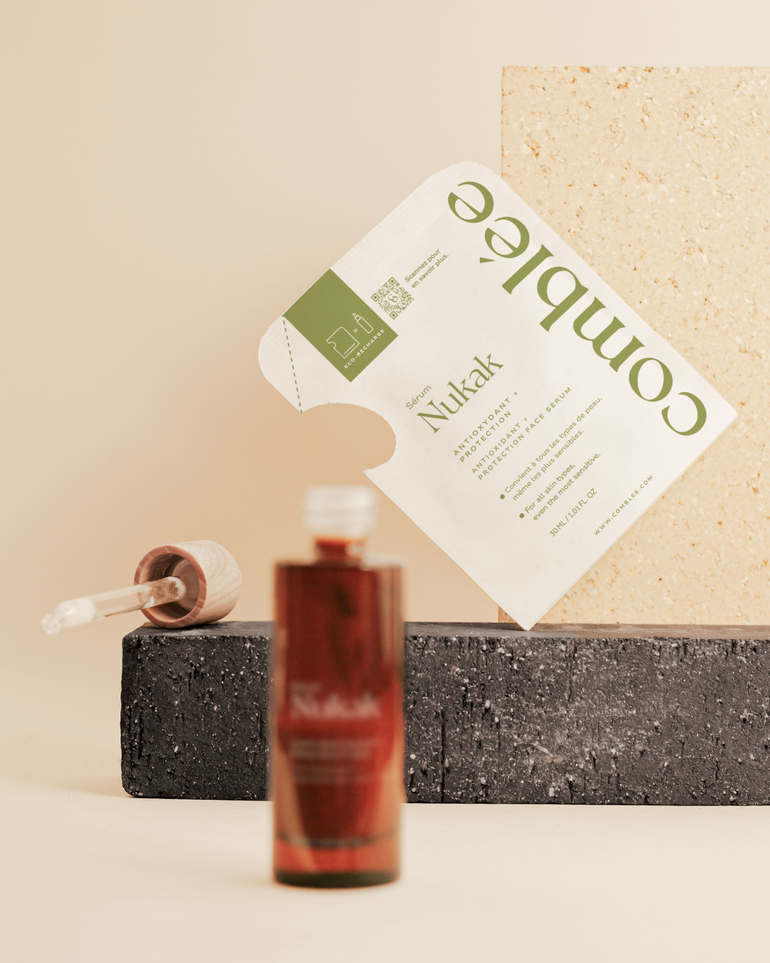 Recharge éco-responsable du sérum antioxydant Nukak pour peau sensible, pensée pour protéger la peau du stress oxydatif dans une routine visage minimaliste et une cosmétique rechargeable plus durable